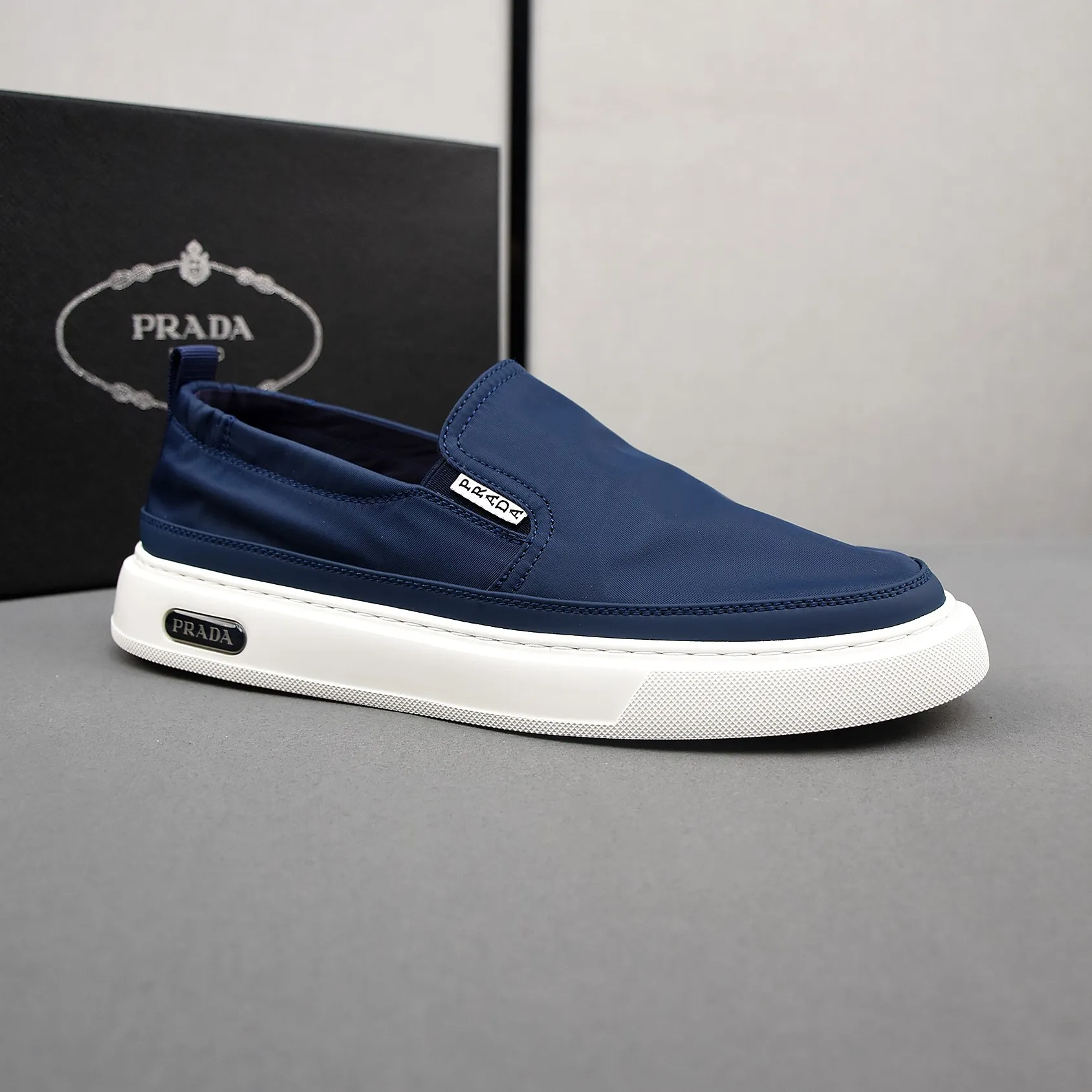 PP380❣️❣️❣️Prada breathable cloth shoes, the upper is made of comfortable and breathable fabric, and the ultra-light soft foam outsole. Men's size 39-44.